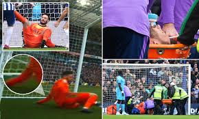 A brain injury charity criticises tottenham for allowing hugo lloris to play on after he lost consciousness against everton. Hugo Lloris Suffers Horrific Elbow Injury As Frenchman Concedes Opening Goal Against Brighton Daily Mail Online