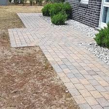 Mit Dem Mittelstein Verband Lassen Sich Hervorragend Gestalterische Akzente Setzen Die Strenge Gliederung Und Das Interessante Farbenspiel In 2020 Sidewalk Structures