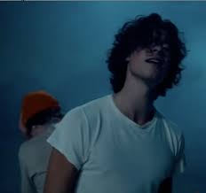 Feb 18, 2021 · there's a new shawn mendes in town, and he's got a fresh haircut to show off! Justin Bieber Shawn Mendes Trend At World Music Awards Facebook