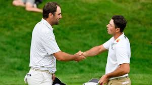 Viktor Hovland celebrates his lead at Travelers Championship