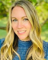 Dora Maloney's Instagram, Twitter & Facebook