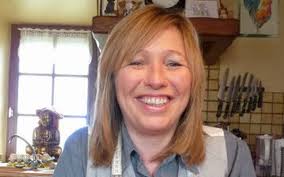 Nouvelle enseigne. Helen Ling a ouvert un atelier de couture