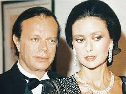 Βασίλης μπισμπίκης, αργύρης πανταζάρας, αλεξάνδρα παντελάκη, γιάννης νταλιάνης, στέλλα γκίκα. Katia Dandoylakh Apokalypse Giati Den Milaei Pia Me Ton Xrhsto Polith