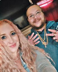 TRAGIC UPDATE: 45 Minutes Ago in Vivian, Louisiana, USA — 77-year-old Duck  Dynasty star Si Robertson, his voice breaking with emotion, stunned  listeners during a new podcast. Fighting back tears, he spoke