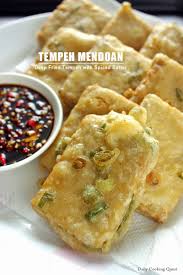 Cara bikin tempe rumahan cepat dan gampang, tanpa harus kupas kulit kedelai, tempenya share cara membuat tempe sendiri hanya 2 bahan saja. Resep Tempe Mendoan Enak Dan Renyah Asli Purwokerto Resep Kue Kering Ku Resep Makanan Makanan Kreatif