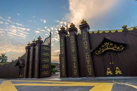 He is the head of islam in the state and the source of all titles, honours and dignities of its people. Istana Balai Besar Azhamshaari