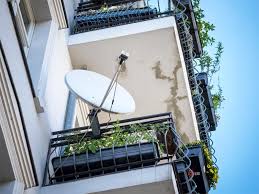 Kostenlose lieferung für viele artikel! Satellitenschussel Am Balkon