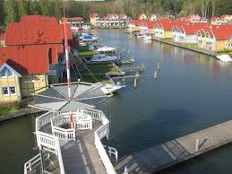 Starten sie in ihren urlaub auf dem hausboot vor der malerischen kulisse von schloss rheinsberg. Ferienhaus Direkte Wasserlage Hafendorf Rheinsberg Bootssteg Rheinsberg Familie Familie Eggers