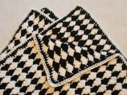 Black And White Baby Blanket Black And White Version Of The Almost Reversible Shell Baby Blanket Strickdecken Hakeln Ideen Stricken