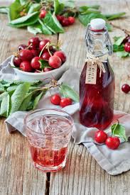Selbst Gemachter Kirschensirup Perfekt Zum Aufspritzen Mit Mineralwasser Zur Zubereitung Von Desserts Und Zum Verfeinern Von Tr Kirschsirup Rezepte Kirschen