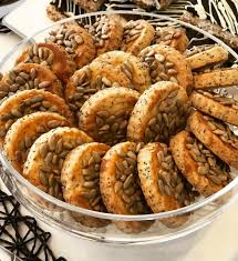 gunesli bir cumartesi sabahindan herkese gunaydin israrla aycekirdekli yaptigim kurabiye tarifi sorulmus aslinda tuzlu yemek tarifleri yemek kurabi ye