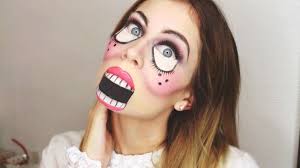 Sei alla foto 1 su un totale di 60 immagini della fotogallery. Trucchi Per Halloween Viso Ragazza Con Make Up Da Bambola Assassina E Blush Rosa Trucco Per Halloween Trucco Da Bambola Prodotti Per Il Trucco