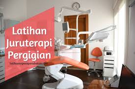 Memastikan sentiasa menjaga penampilan diri. Latihan Juruterapi Pergigian Latihan Separa Perubatan
