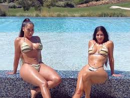 The former mtv vj filed the papers in new york city after 11 years of marriage and 16 years together, citing. Kim Kardashian Curte Piscina Com Amiga Feriado Prolongado Quem Quem News