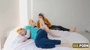 PORN. Girl invites stepbrother in bed for sex because boyfriend cant do  anything - XNXX.COM