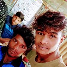 Quarantine photoshoot with @i__mfahim sir ♥️ thank you for this sir, I had  a lot of fun! Especially while creating a stool+boxes+books tower to  balance my phone