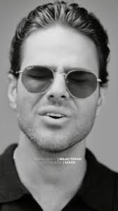 عشق وقتی سـ..ـاده باشه، خودش همه چیزه Vocal : @omidpaydarofficial Music  Producer : @amirsane_ Lyric , Melody : @redoxmelody Back vocal :  @shadioncam Guitar : @hiradniknam Cover art : @ariavahedian Video : @