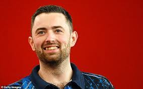 Luke Humphries's Instagram, Twitter & Facebook