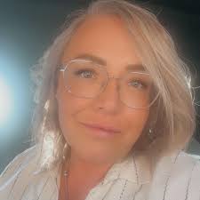 Who will accompany me 🤨 🤔