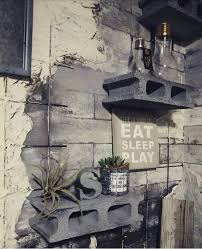 ダイソーの発泡ブロックがリアルブロックのウォールシェルフに変身 ウォールシェルフ インテリア 収納 男前インテリア 雑貨