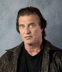 Hoy cumple 63 años John Enos III. Felicidades 🎂 John Enos III es un actor  de cine y televisión estadounidense.​ Estatura: 1,85 m John Enos III nació  en Bayonne, Nueva Jersey, el