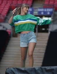 Taylor swift was pictured leaving body by simone in. Taylor Swift Denim Shorts By Madewell Popsugar Fashion Middle East