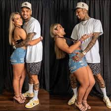RapVerse - Chris Brown really Charged Fans $1000 For a photo like this 😆 🐐 | Facebook