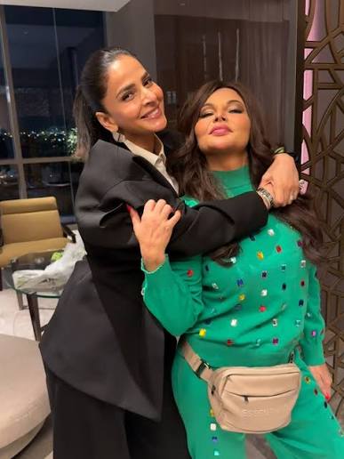 Now this is one crossover we did not see coming 👀 Saba Qamar and Rakhi  Sawant pose for a photo as the duo catch up in Dubai✨#SabaQamar #RakhiSawant