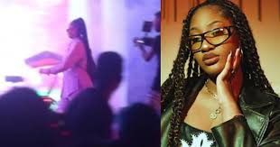 Wizkid don't need no other body, but he put somebody else on the remix of his hit essence, featuring tems: Tems Goes Mad During Show Walks Out Of Stage Video