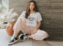 Explore tweets of jessica mila agnesia @jscmila on twitter. 5 Hal Tentang Jessica Mila Hobi Sampai Artis Senior Yang Aktingnya Paling Oke Kumparan Com