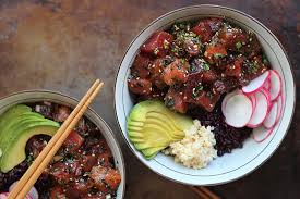 Ces Recettes De Poke Bowl Reperees Sur Pinterest Nous Mettent L Eau A La Bouche Poke Bowl Healthy Cooking Food And Drink