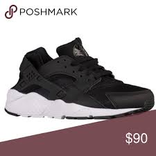 Black And White Huaraches Womens Brand New Nike Huaraches Brand New Black And White Huaraches With Box Size 5 5 But Fits A Women New Nike Shoes Women New Nike Huarache Nike Huarache