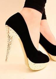 Beautiful Black And Gold High Heels Gold Pretty Heels Pretty Shoes Prom Shoes