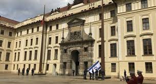 Çek cumhuriyeti bayrağı, çekoslovakya'nın kullandığı bayrağın aynısıdır. Prag Kalesi Ne Israil Bayragi Cekildi Tamga Turk