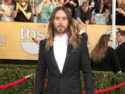 59 likes · 2 talking about this. Oscars 2014 Jared Leto Liess Sich Von Oma Inspirieren Bunte De