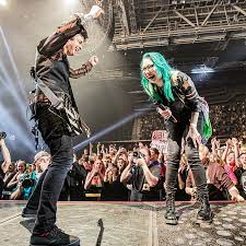 The latest tweets from green day (@greenday). I Ekstase Under Green Day Konserten I Spektrum Hentet Opp Pa Scenen Og Stagedivet Rockman