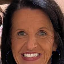 What are some good restaurants to try in Destin?