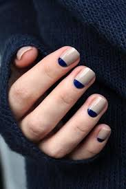 Manucure Facile En 5 Minutes 70 Idees Pour Chaque Jour Manucure Facile Ongles Marine Ongles Minimalistes