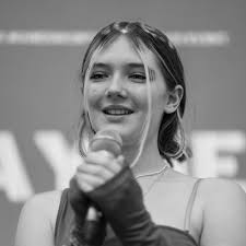 Hannah Lambert (@HannahMLambert)