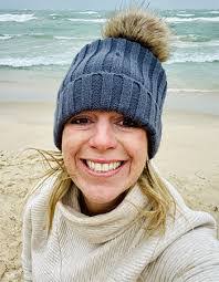 Stacey Dewitt's Instagram, Twitter & Facebook