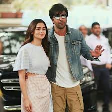 Deepika padukone, ranbir kapoor and imtiaz ali were on a promotional train trip from mumbai to delhi for. Bollywood News Ranbir Kapoor And Alia Bhatt Wedding Here S When The Star Couple Will Tie The Knot And Why Exclusive