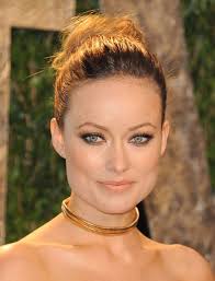 Se vuoi osare anche tu questo dettaglio rétro, per il trucco come lei. 2 Ways To Do The Mixed Metal Smoky Eye Look Courtesy Of Olivia Wilde And Heidi Klum Glamour