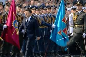 Судя по словам ведущего, это символ мощи современной украины. 0xsdolu Ot Qlm