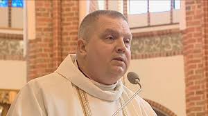 Dariusz Knapik's Instagram, Twitter & Facebook