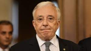 De curând, tocmai a fost validat pentru un nou mandat în fruntea instituţiei. Mugur Isarescu Cere Parlamentului Sa Modifice Legea Care Interzice Cumulul Pensiei Cu Salariul Ar Putea Sa Piarda Functia De Guvernator Al Bnr Mobile