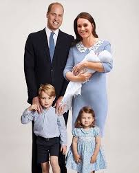 Die nordischen royals sind moderner unterwegs und wünschen per videobotschaft alles gute. Pin By Jana Schnelli On Meghan Harry The Royal Wedding 19 Th May 2018 Royal Family Christmas Kate Middleton Family Prince William And Kate