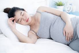 Manusia membutuhkan tidur untuk mengistirahatkan anggota tubuh beserta merefresh pikiran. Benarkah Ibu Hamil Dilarang Tidur Di Pagi Hari Alodokter