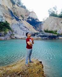 You can look up the words in the phrase individually using these links: Tasik Kuari Nampak Biru Dan Cantik Tapi Sebenarnya Dalam Dan Bahaya Libur