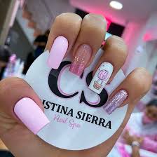 Elegir entre esmalte permanente o semipermanente para las uñas no es una tarea fácil por la proximidad de estos dos productos. Cristina Sierranail Hola Bienvenida A Cristina Sierra Nail Spa Estos Son Los Servic Manicura Para Unas Cortas Unas Decoradas Con Munecos Unas Manos Y Pies