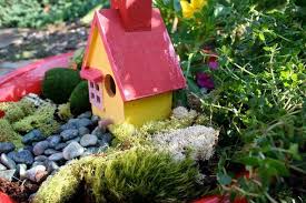 Kleines Vogelhaus Gartendeko Ideen Pflanzubel Hoch Oben Manualidades Suculentas Hadas